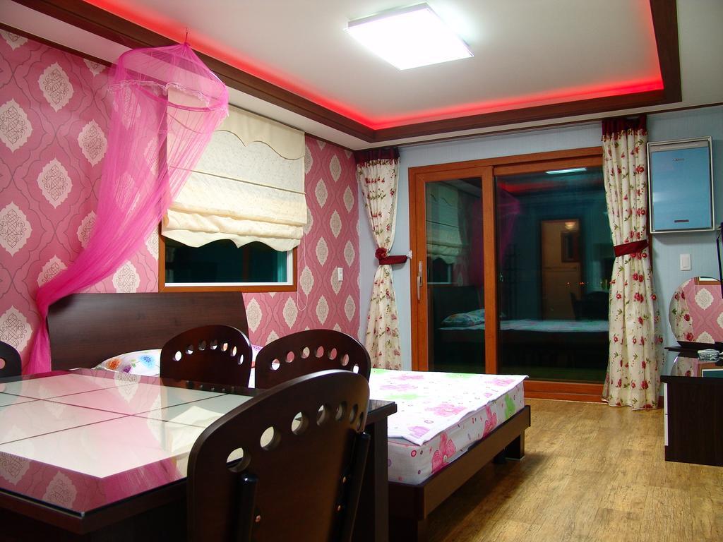 Yongdu Beach Pension Boryeong Exteriör bild