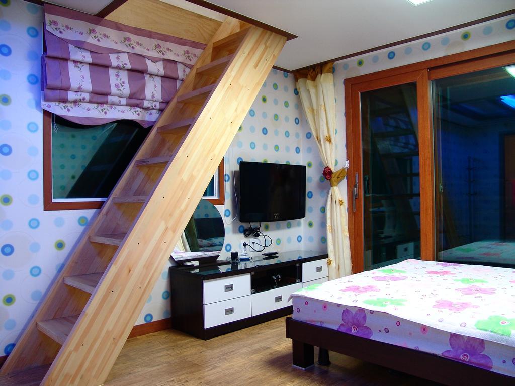 Yongdu Beach Pension Boryeong Exteriör bild